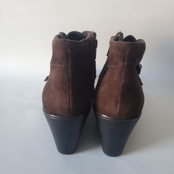 Clarks Women's Brown Wedge Ankle Bootie Size 8.5 - Picture 7 of 9